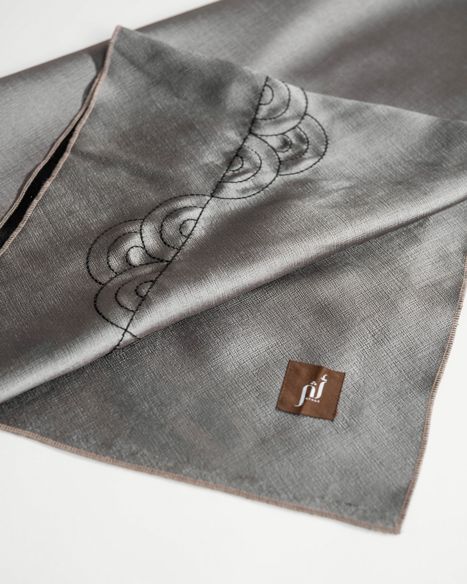 السجادة الخفيفة (2026) - الصورة 4