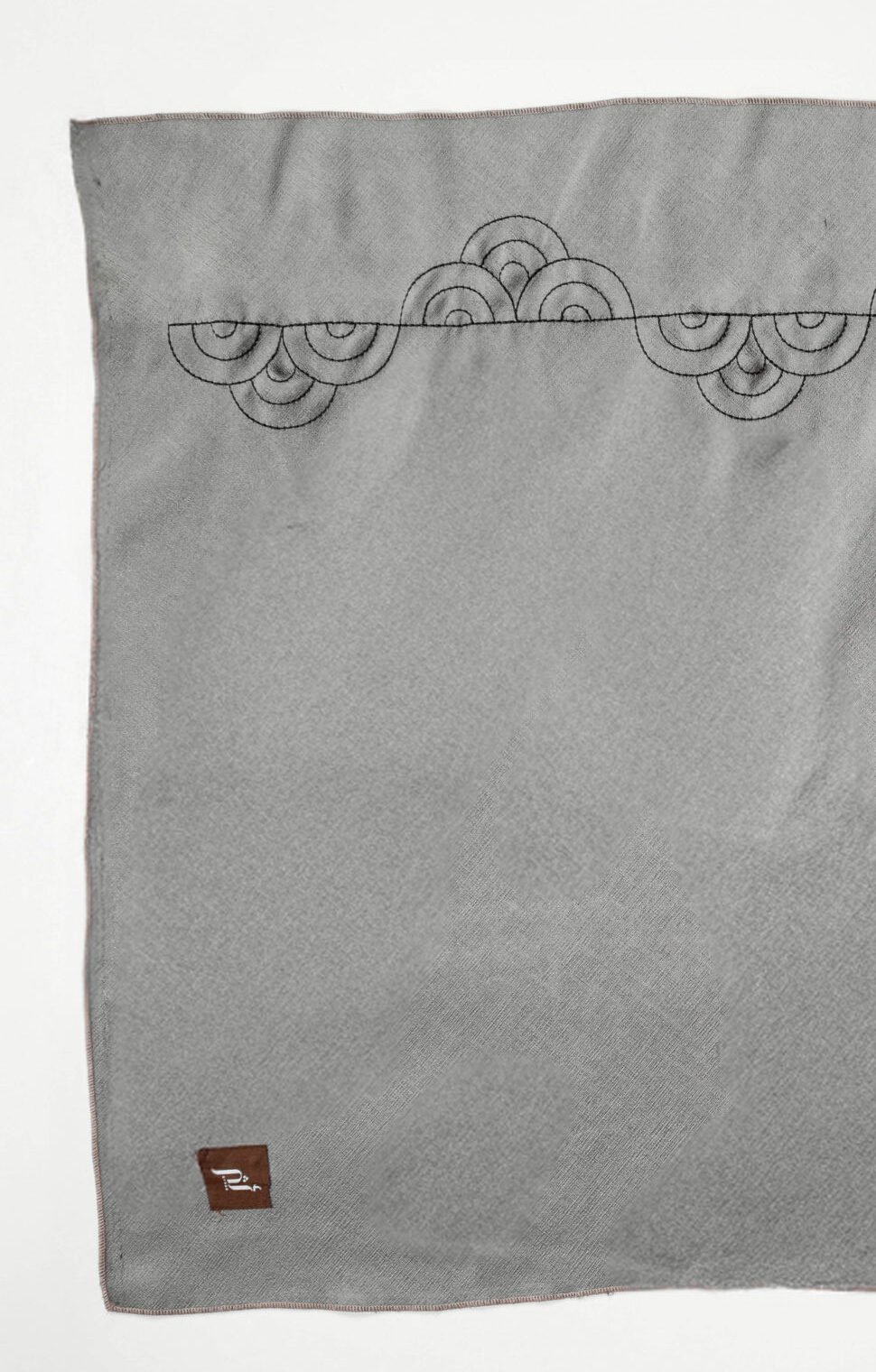 السجادة الخفيفة (2026) - الصورة 3